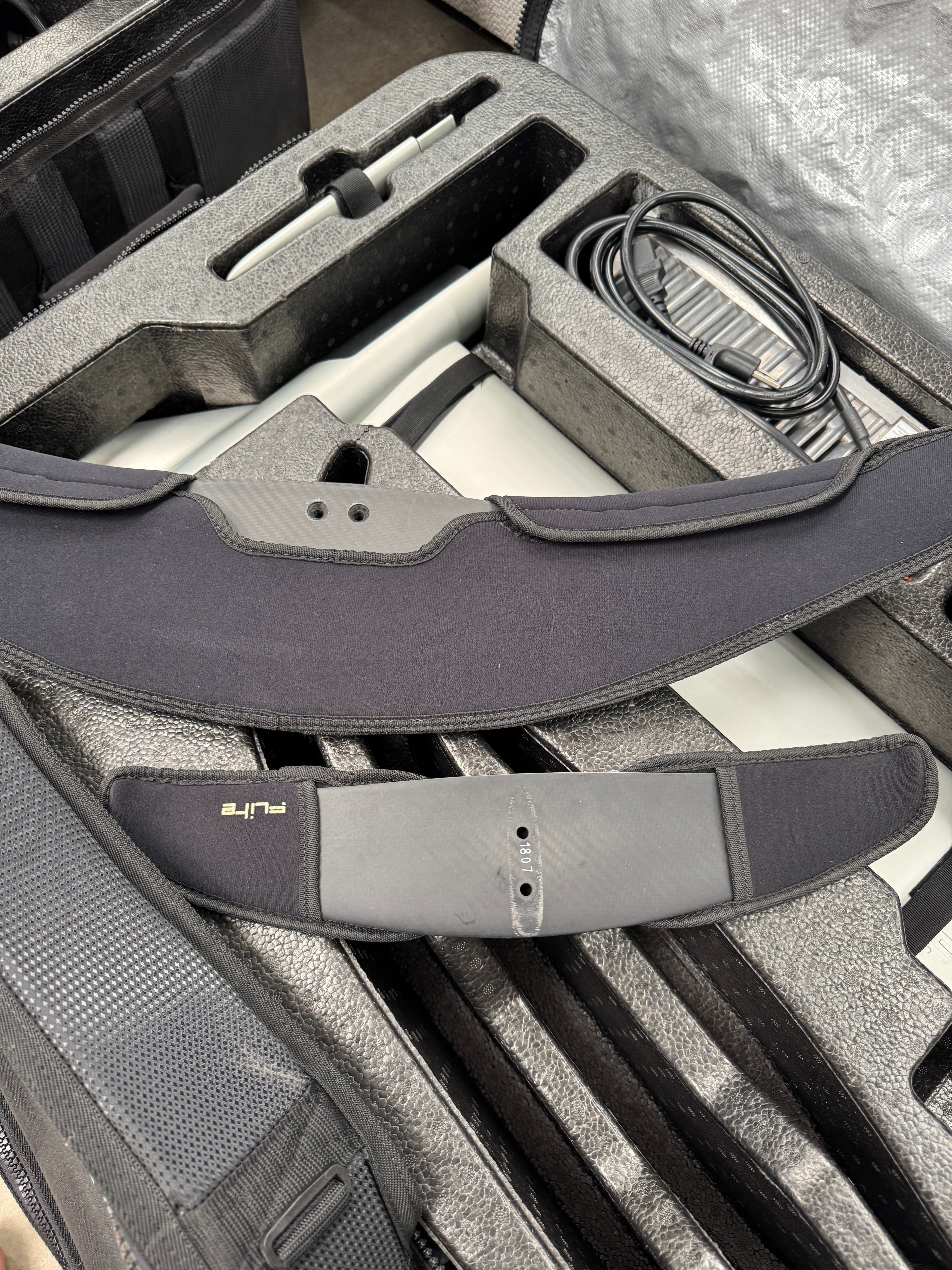 Fliteboard PRO Series 2 Carbon with accessories - Ash and silver. Excellent condition.