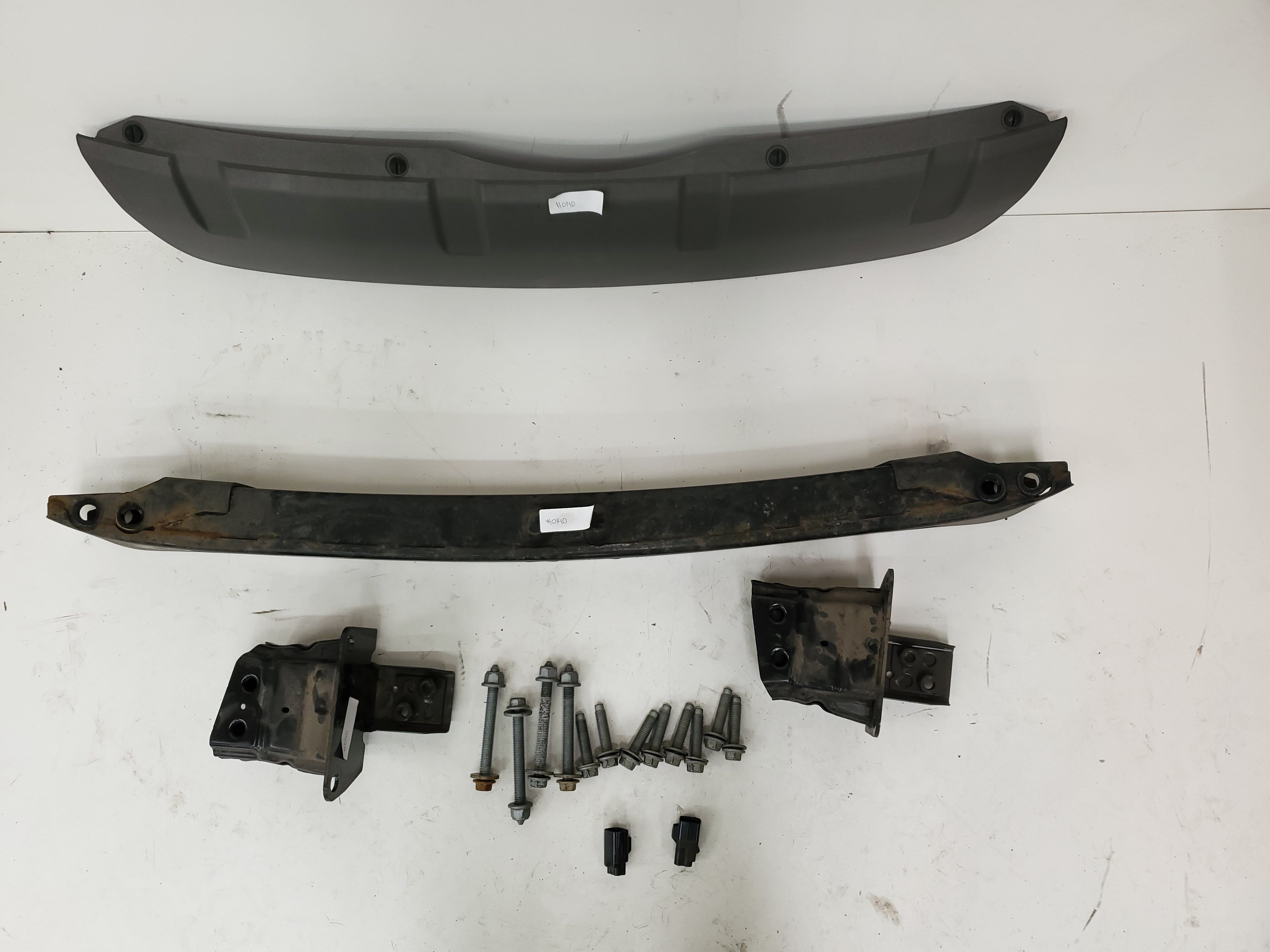 Land Rover Discovery S Bumper Brace, Lower Cowl, and Hardware OEM #0140